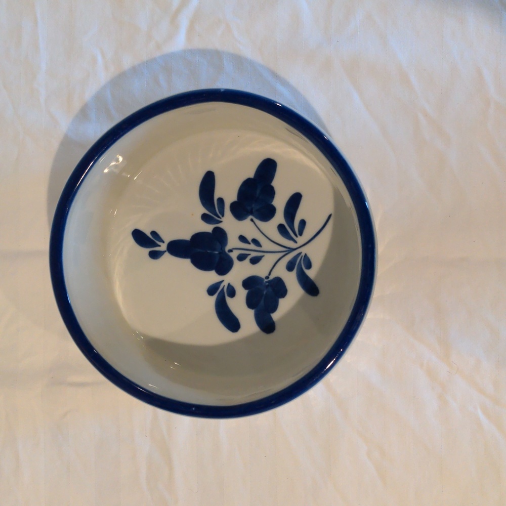 Viana Do Castelo Blue & White hand painted pottery - Picture 6 of 7